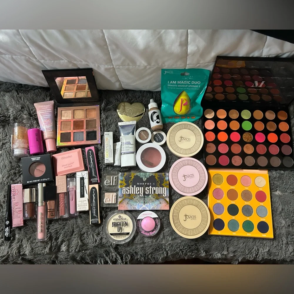 36pc Makeup lot - Picture 1 of 10